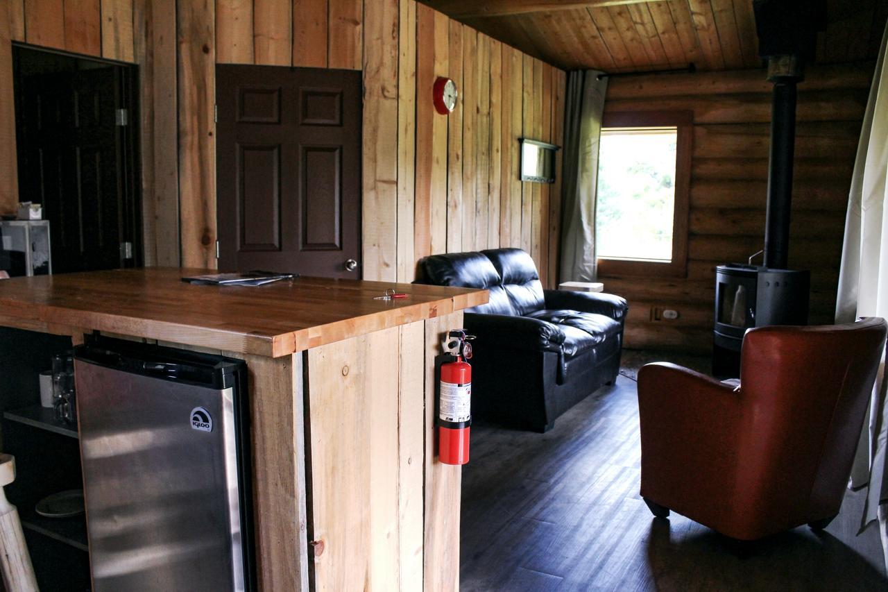 Rock Lake Lodge Rock Lake Lodge Provincial Park Екстериор снимка